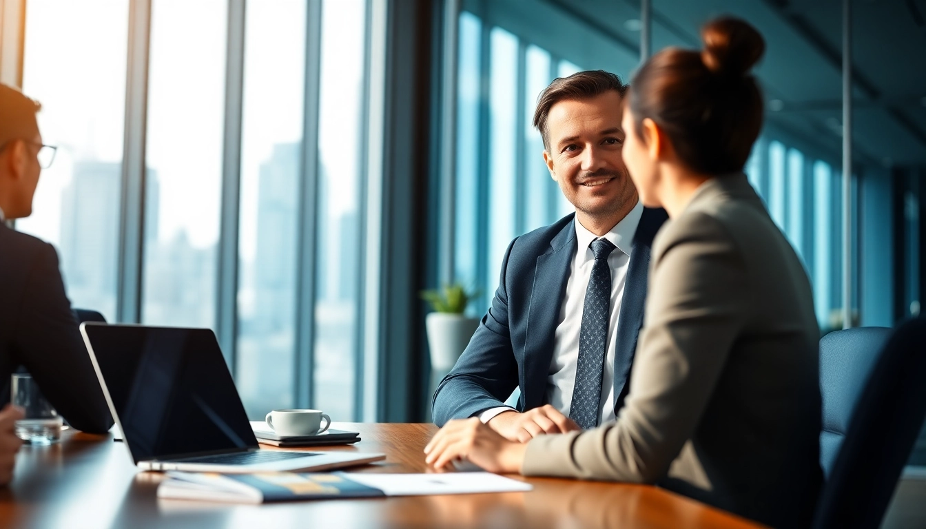Headhunter Schweiz in einem Gespräch mit einem Kandidaten in modernem Büro.